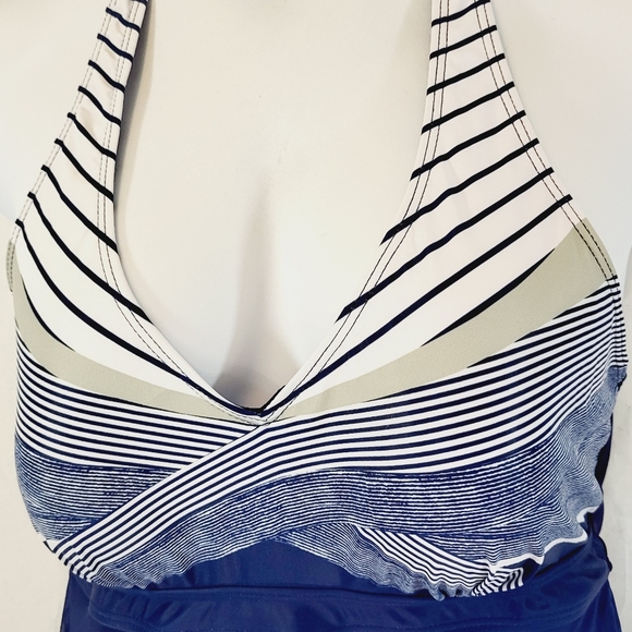 Halter swim dress - Picture 2 of 8